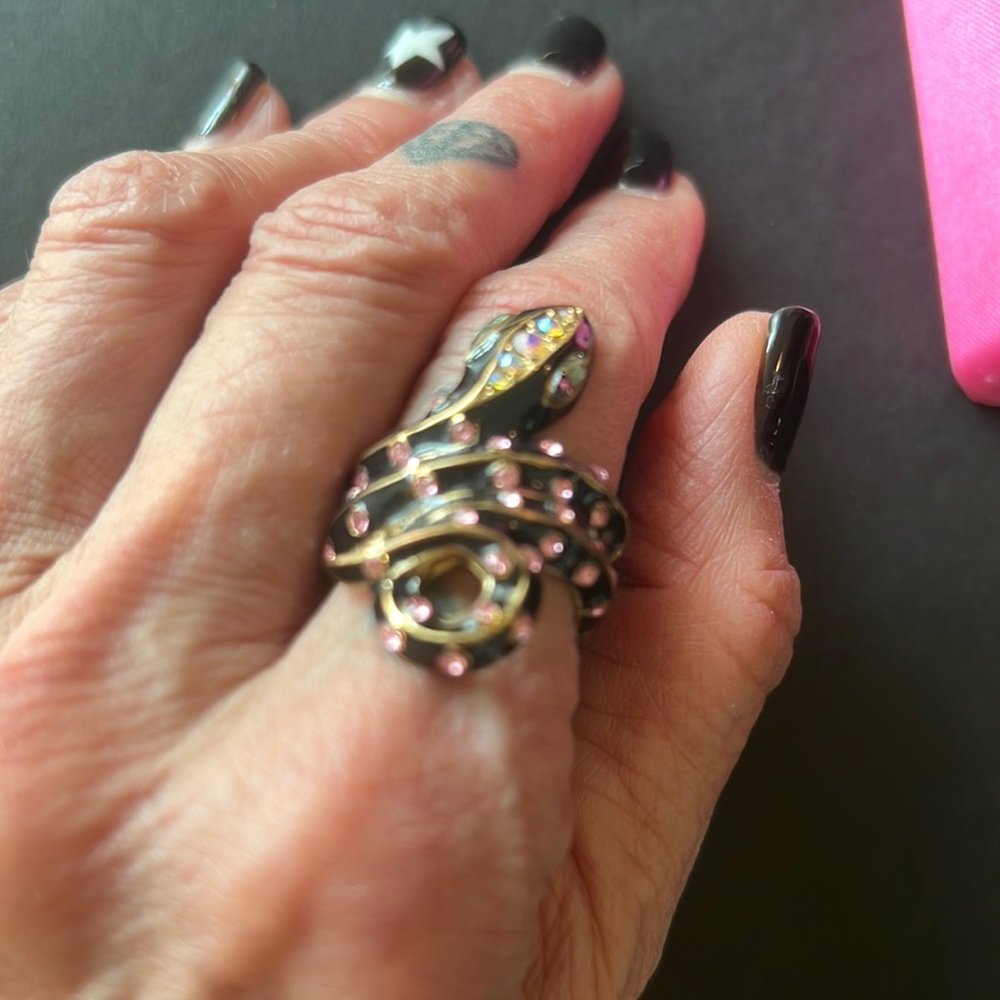 Betsey Johnson enamel snake ring size 7 with pink rhinestones!!